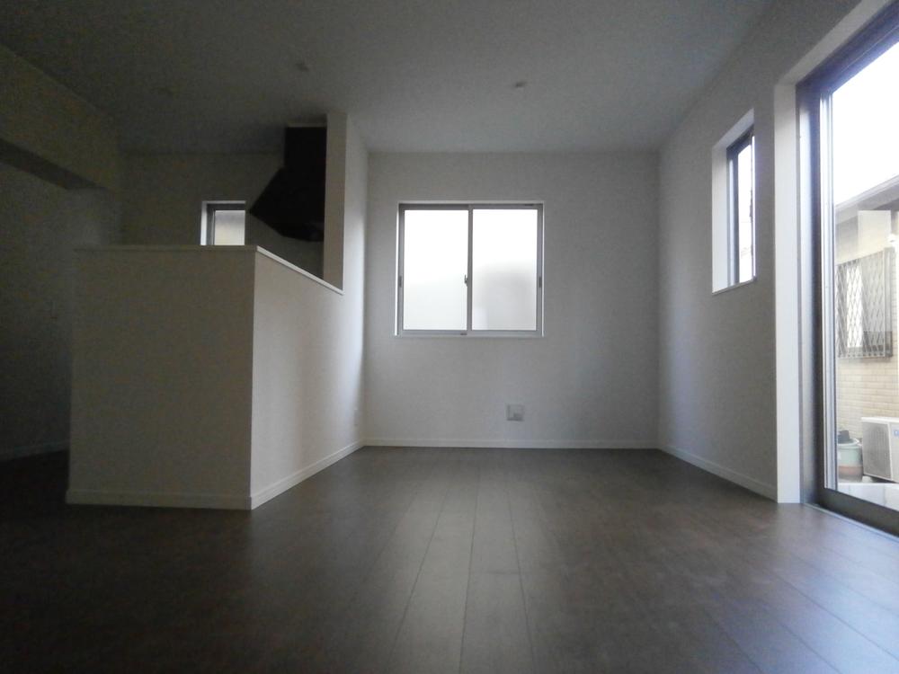 Living. Indoor (12 May 2013) Shooting There is a sense of relief because the cupboard hanging on the back in the popularity of face-to-face kitchen type have arrived wife!