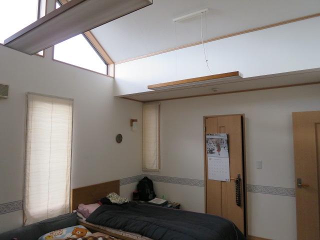 Non-living room. Western-style 10 Pledge which arranged the slope ceiling there is a feeling of opening