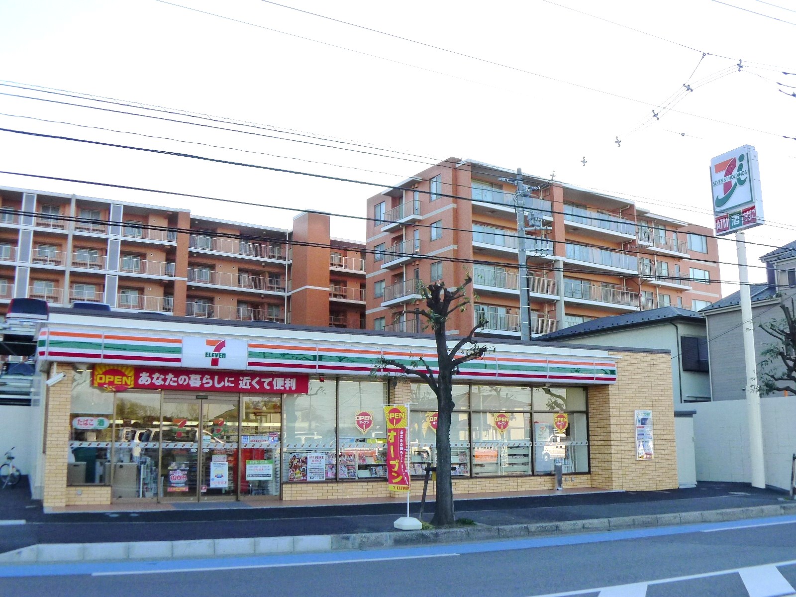 Convenience store. Seven-Eleven's 350m to the annular line 4 along the (convenience store)