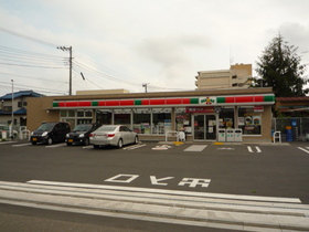 Convenience store. 570m until Thanksgiving (convenience store)