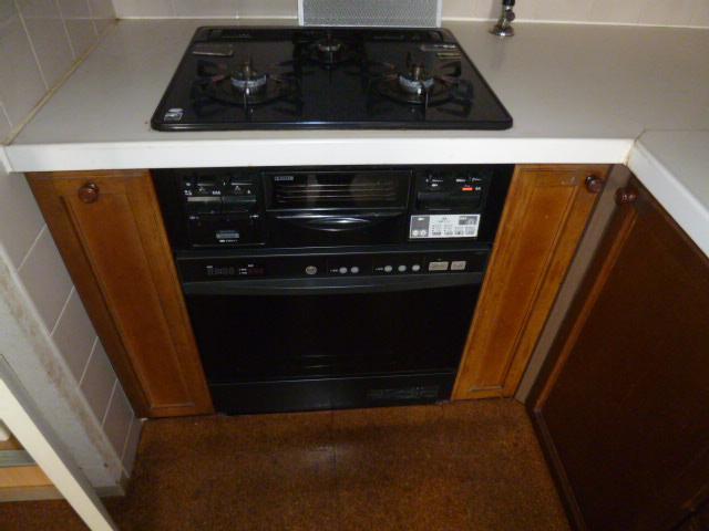 Kitchen. Indoor (11 May 2013) Shooting 3-point stove and Konbekku