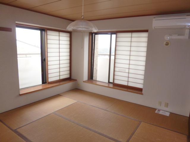 Non-living room. Indoor (11 May 2013) Shooting Bright corner room unique Japanese-style room