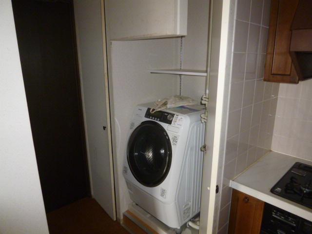 Wash basin, toilet. Indoor (11 May 2013) Shooting