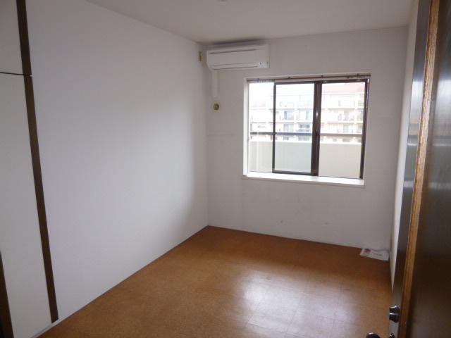 Non-living room. Indoor (11 May 2013) Shooting