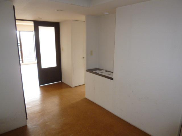 Entrance. Local (11 May 2013) Shooting