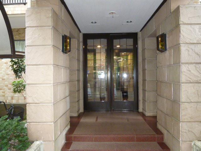 Entrance. Common areas