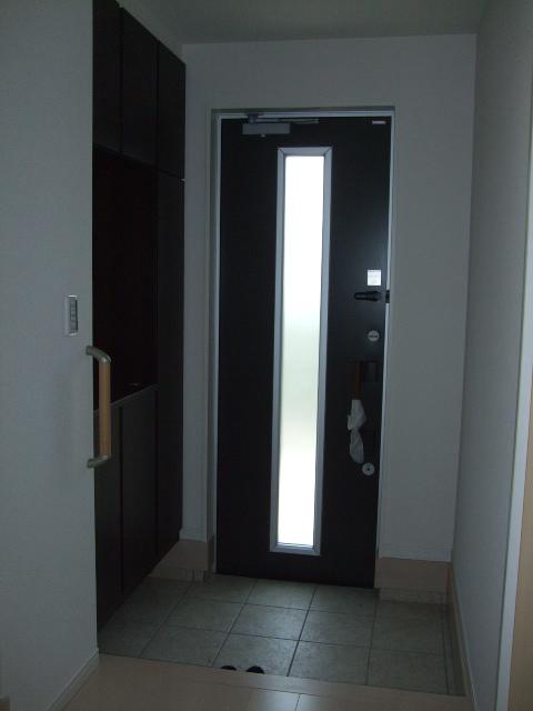 Entrance. Local (September 2013) Shooting