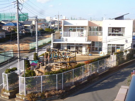 kindergarten ・ Nursery. Peach nursery school (kindergarten ・ 80m to the nursery)