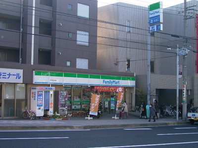 Convenience store. (Convenience store) to 814m