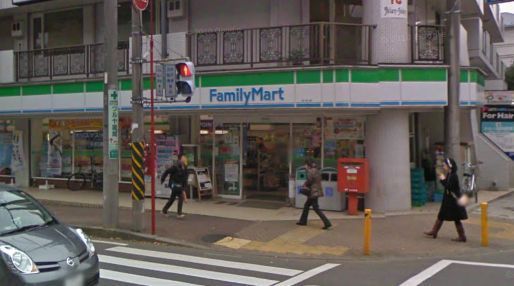 Convenience store.  ☆ FamilyMart ☆ Until the (convenience store) 800m