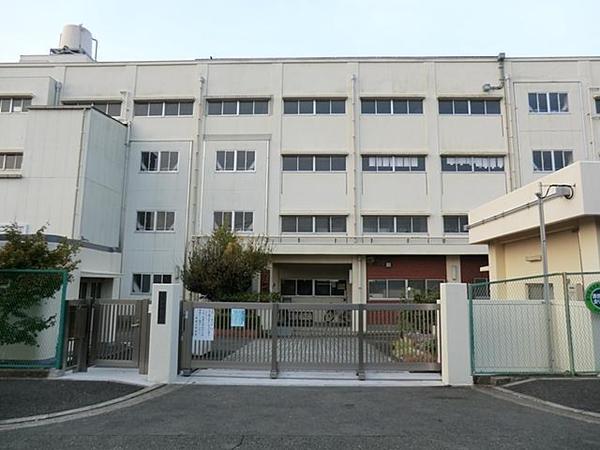 Primary school. 754m to Yokohama Municipal Shinbashi Elementary School
