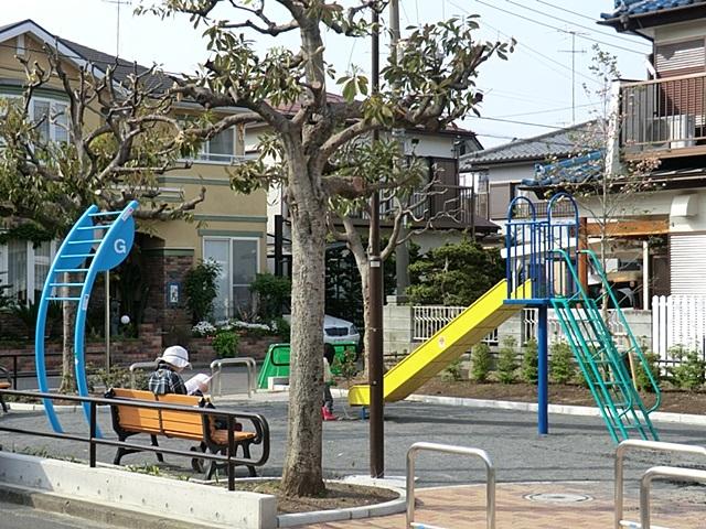 park. 200m to Izumi Zenikame park