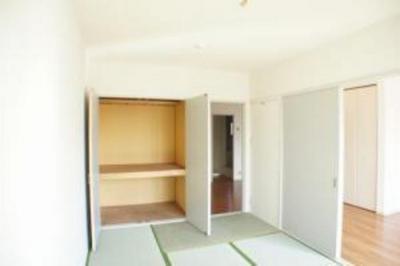 Living and room. There is housed in a Japanese-style room