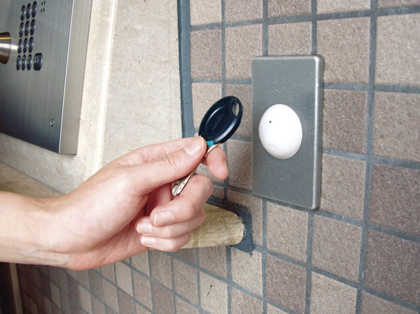 Security.  [Keyless Entry] The entrance of the auto door, Adopt a convenient non-touch key. Without the operation of the troublesome key, It allows you to smooth out. (Same specifications)