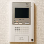Security.  [Hands-free type dwelling units in the intercom] Since the hands-free telephone call who lost the handset allows one-touch response. (Same specifications)