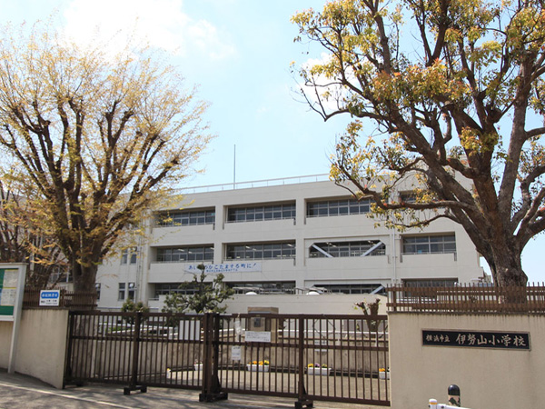 Surrounding environment. Yokohama Municipal Iseyama Elementary School (7 min walk / About 520m)