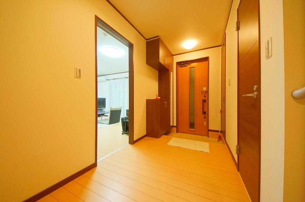 Other introspection. Indoor (11 May 2013) Shooting, Spacious entrance hall.