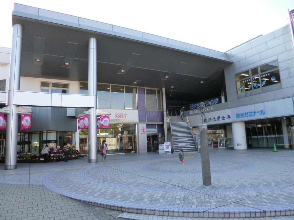 Shopping centre. Izumi Chuo to life 856m