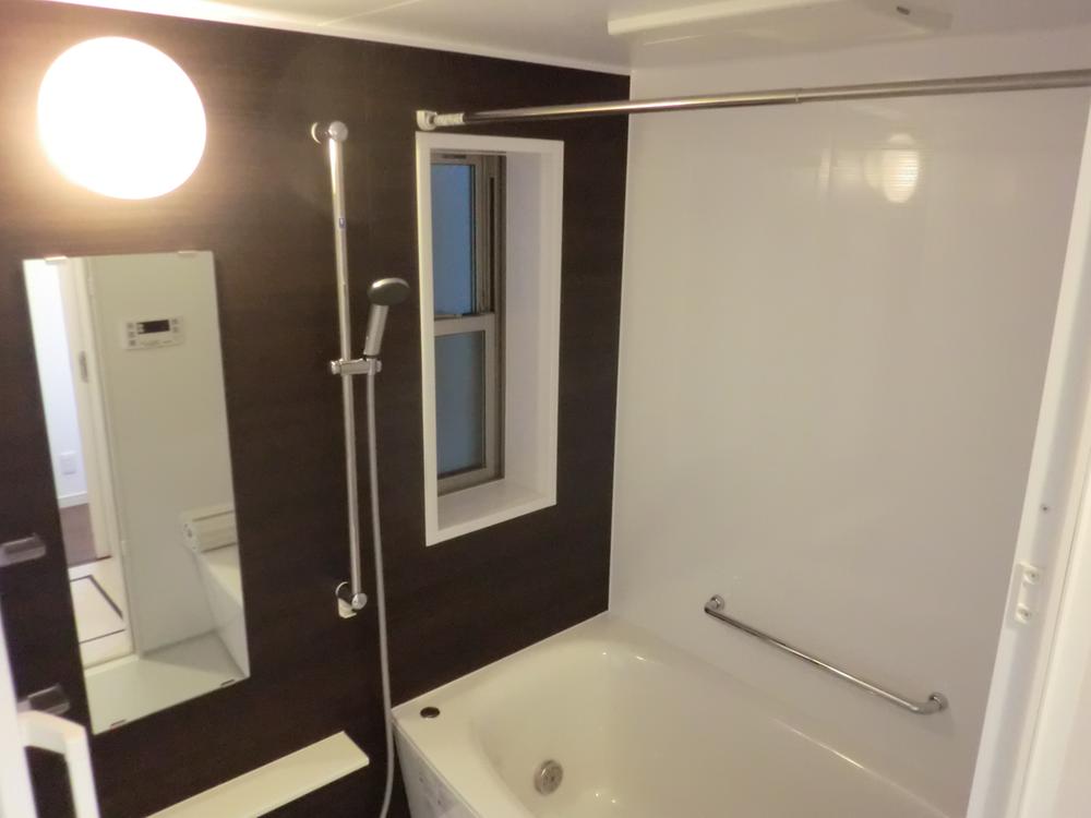 Bathroom.  [Bathroom November shooting] Bathroom dryer with unit bus