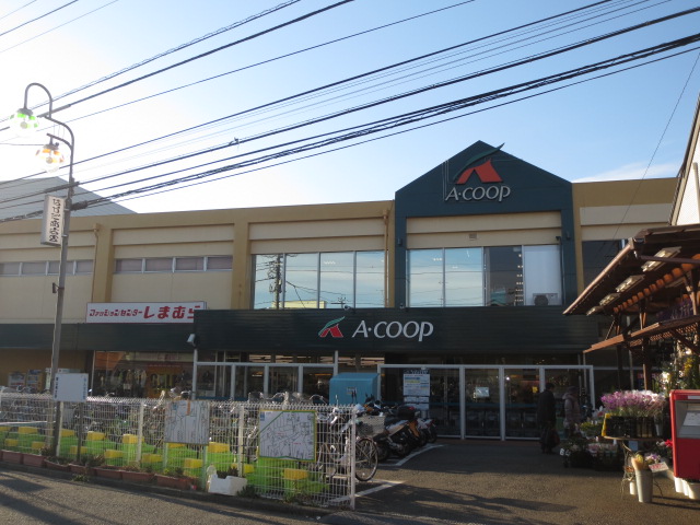 Supermarket. 653m to A Co-op Nakata shop (super)