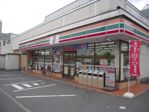 Convenience store. 954m to Seven-Eleven (convenience store)