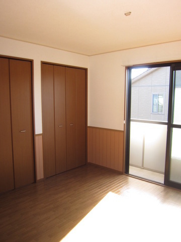 Other room space. There is in a quiet residential area, Very quiet