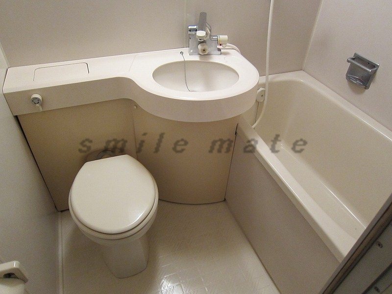 Bath. Property photo number posted on the property brokerage fees our HP if our