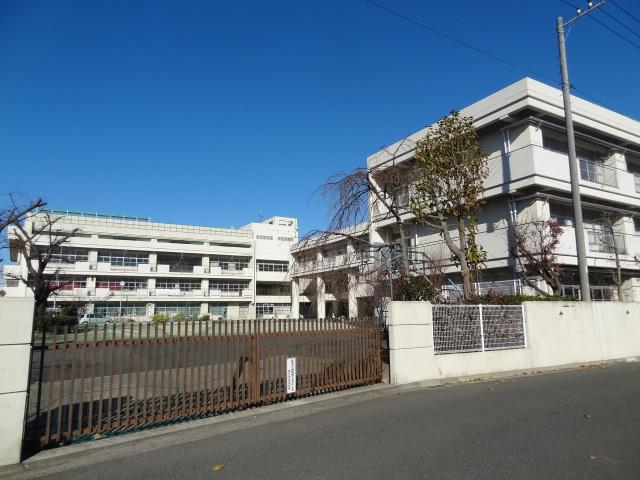 Junior high school. 1038m to Yokohama Municipal Nishikidai junior high school