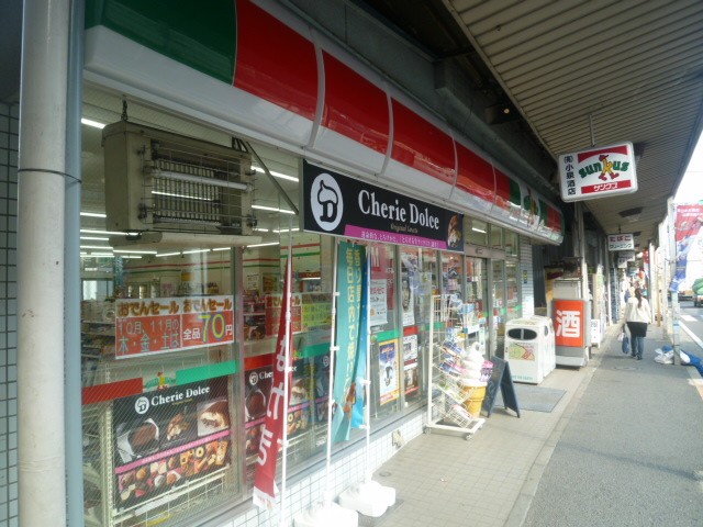 Convenience store. 10m to Sunkus (convenience store)