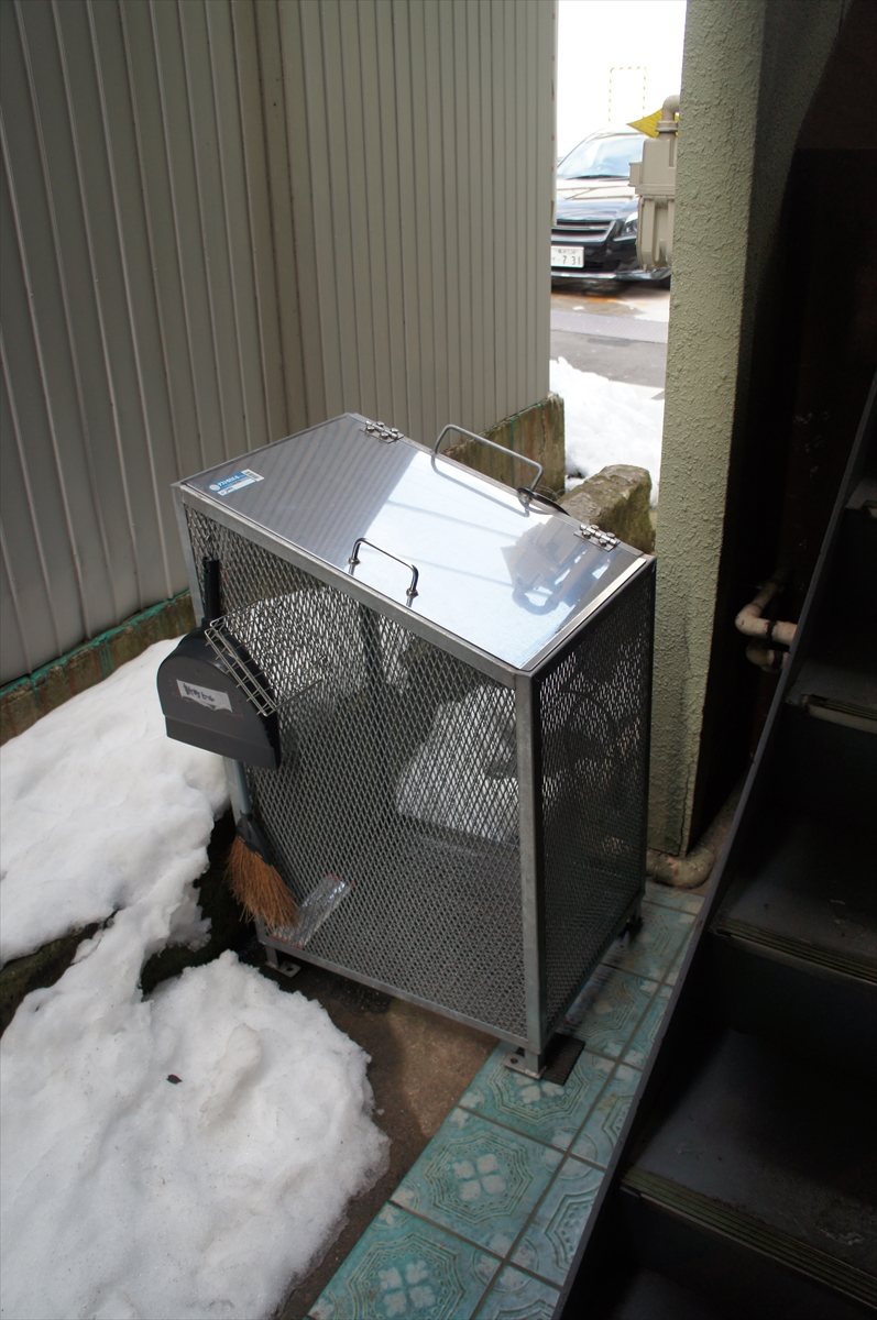 Other common areas. There is building a dedicated garbage stocker!