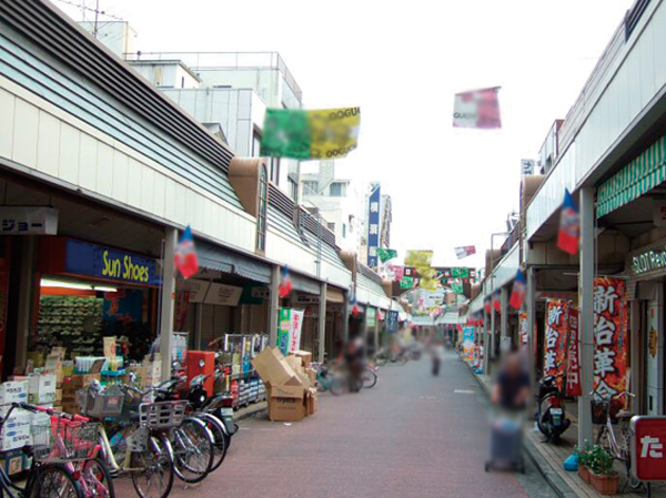 Surrounding environment. Oguchidori shopping street (13 mins ・ About 990m) lively in the "large" station west exit in "Oguchidori shopping street", Guests can enjoy a slow shopping while enjoying the old-fashioned atmosphere.