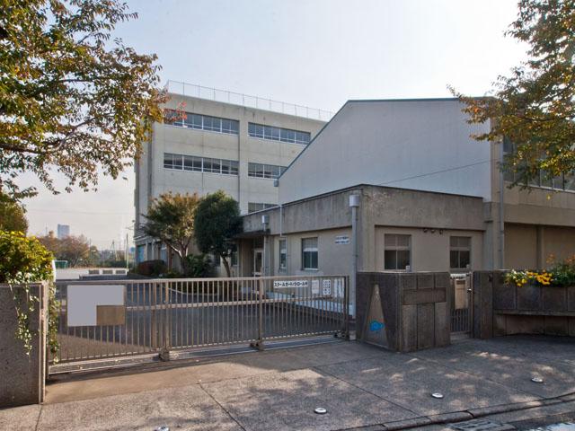 Primary school. 750m to Yokohama Municipal Urashima Elementary School