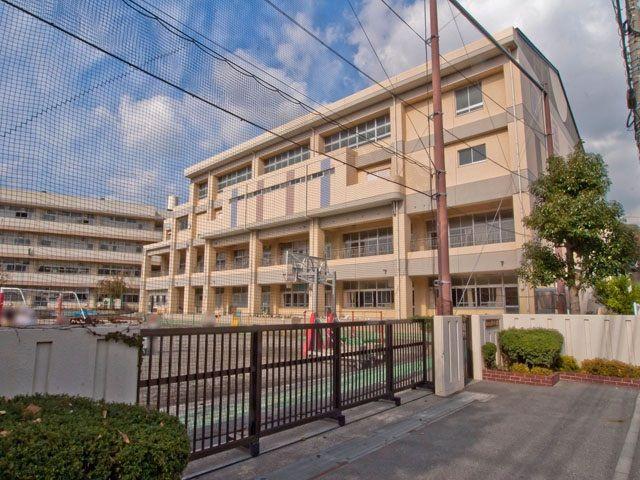 Primary school. 850m close to a residential area to Yokohama Municipal Kandaiji Elementary School