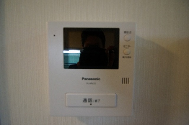Security. "TV monitor phone" in the peace of mind that visitors can be seen