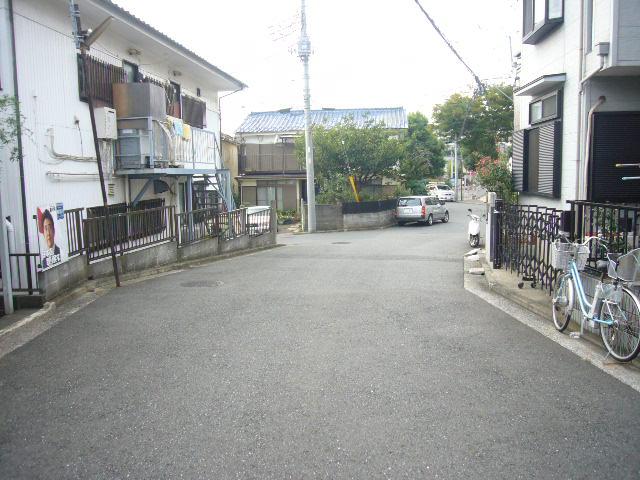 Local photos, including front road. Frontal road