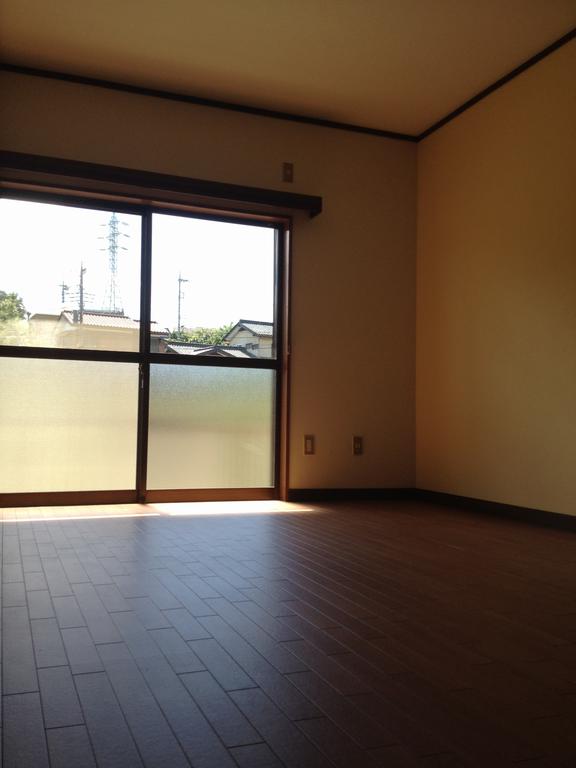 Living and room. You can bright room basking in the sun