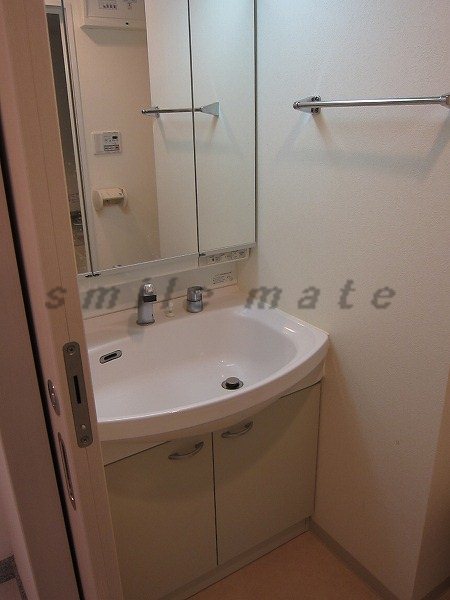 Washroom. Indoor photo number posted on the station right there built shallow our HP