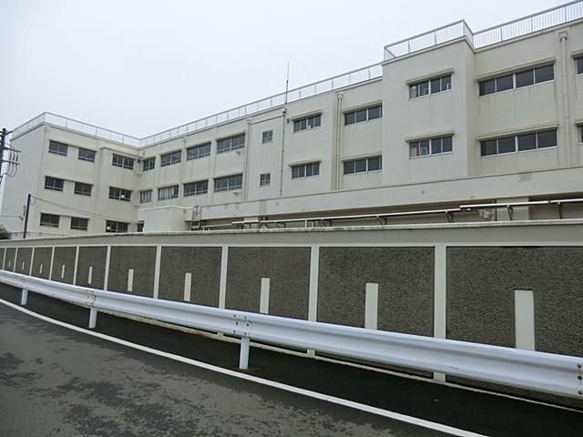 Primary school. 1400m to Yokohama Municipal Hazawa Elementary School