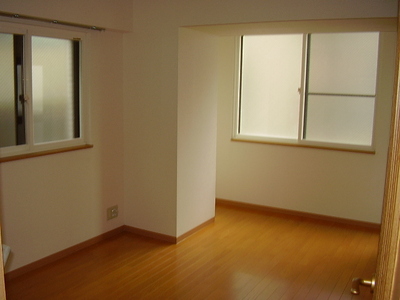 Living and room. ※ It is a photograph of another room. Since the middle of the room there is no window in the wall.