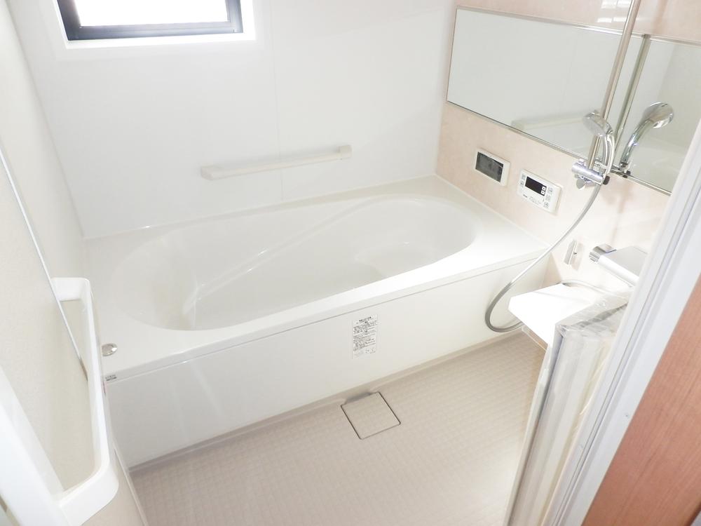 Same specifications photo (bathroom). Bathroom will spend a leisurely bath time because it is with TV! Since also attached heating dryer convenient for washing on a rainy day (the company specification example)