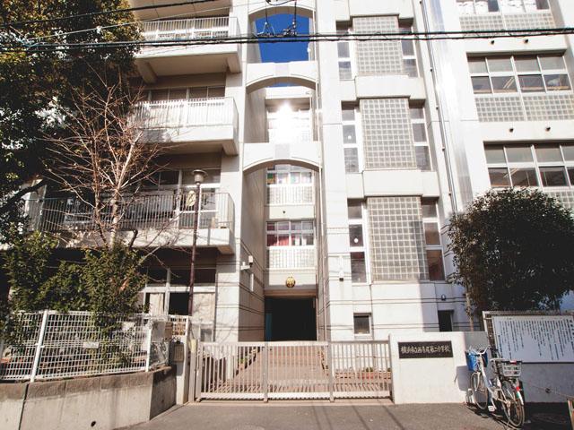 Primary school. Yokohama Municipal Nishiterao second elementary school up to 350m