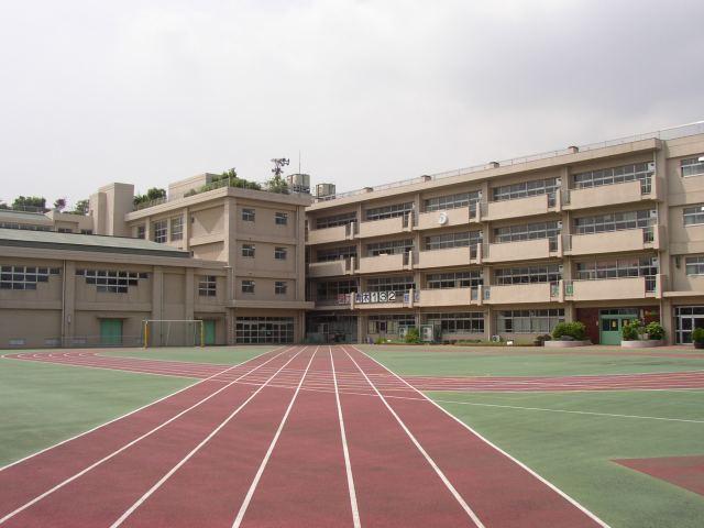 Primary school. 950m to Yokohama Municipal Aoki Elementary School
