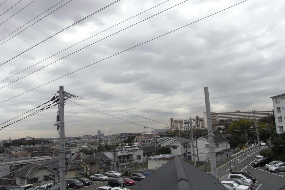 View photos from the dwelling unit. The third floor north side Western-style ・ East direction view