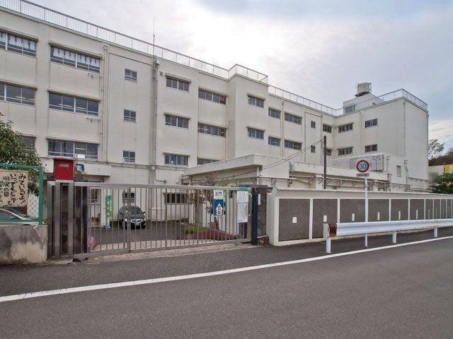 Primary school. 580m to Yokohama Municipal Hazawa Elementary School
