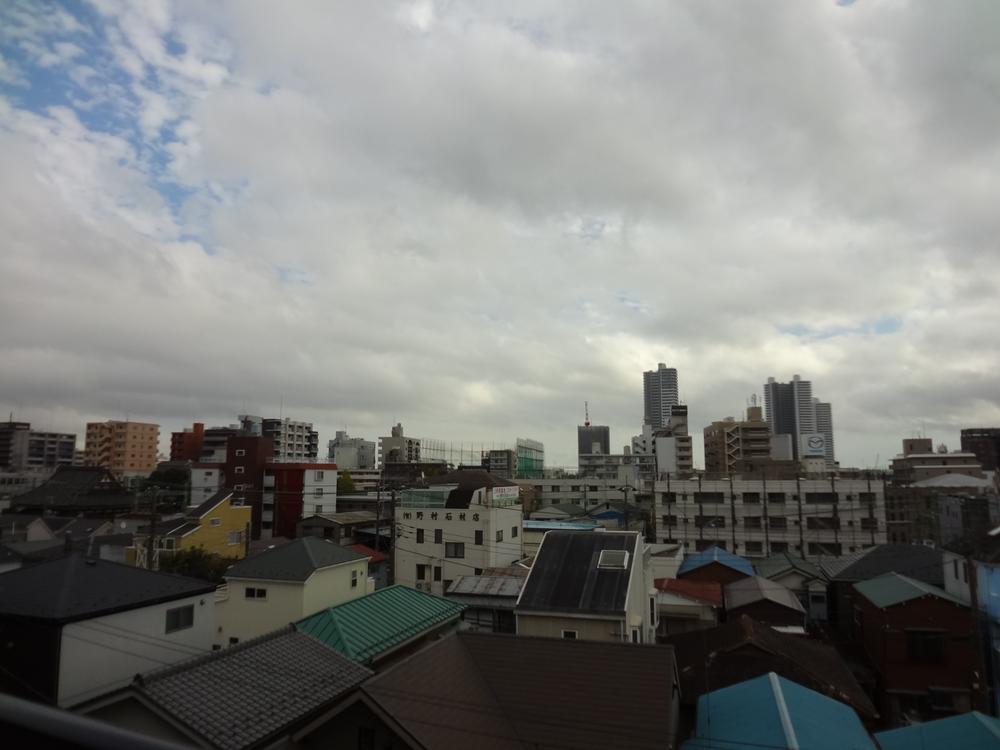 Other local. Higashi-Kanagawa Station 3-minute walk location of! ! 70 sq m more than 3LDK ・ It is bright rooms of the two-sided balcony. I'd love to, Once the room please visit.