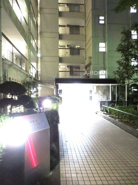 There are 8 Photos