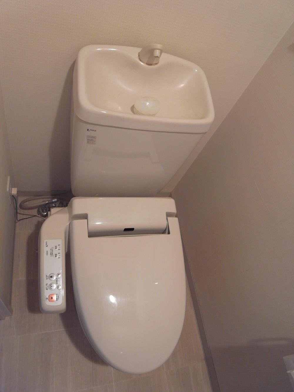 Toilet. Indoor (10 May 2013) Shooting