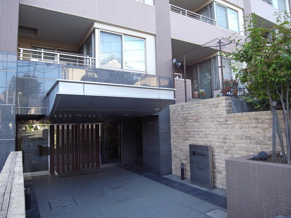 Entrance. Common areas