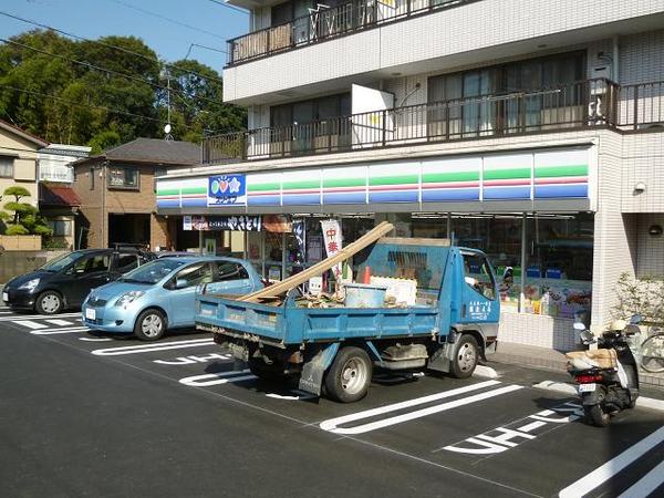 Convenience store. Three F 286m to Kanagawa Sanmai Machiten (convenience store)