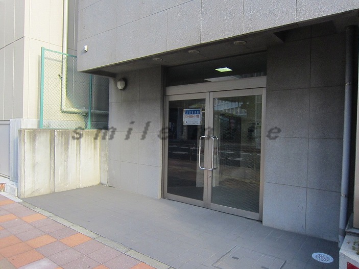 Entrance. Our This property brokerage fees rent one month free HP property photo number